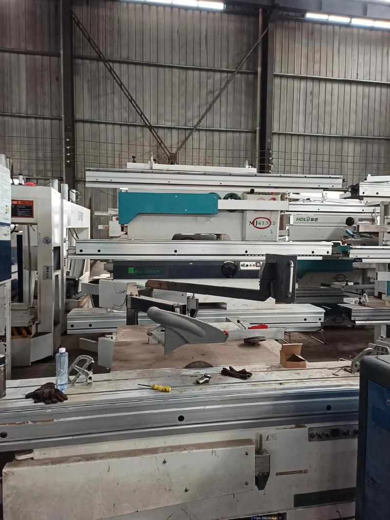 回收二手木工機(jī)械.新到多臺(tái)冷壓機(jī),熱壓機(jī),推臺(tái)鋸,雙面刨,臥